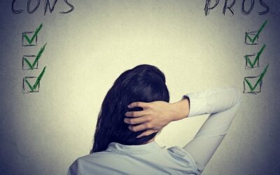 Pros and Cons of Using a Bank as a Trustee